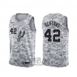 Camiseta San Antonio Spurs Davis Bertans NO 42 Earned Camuflaje